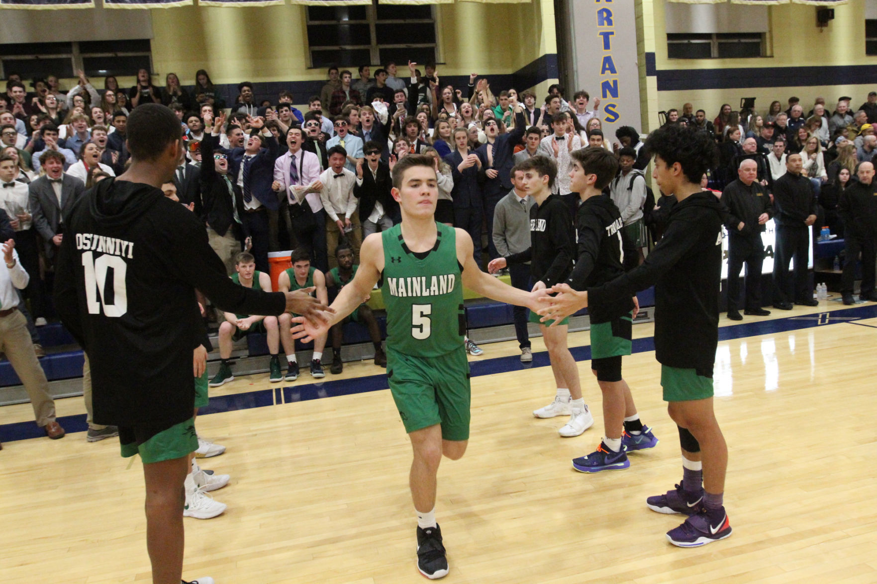 Holy Spirit Mainalnd boys basketball